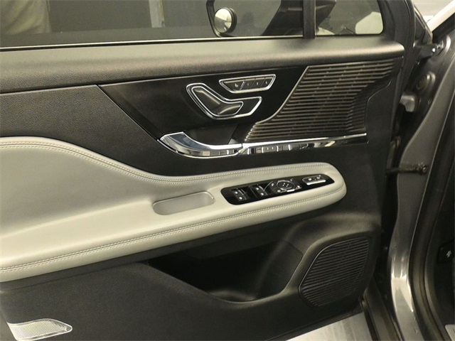 2021 Lincoln Corsair Standard photo 12