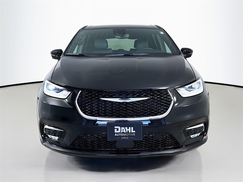 2025 Chrysler Pacifica photo 2