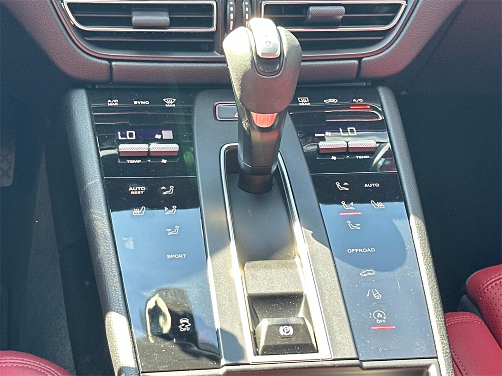 2022 Porsche Macan Base photo 4