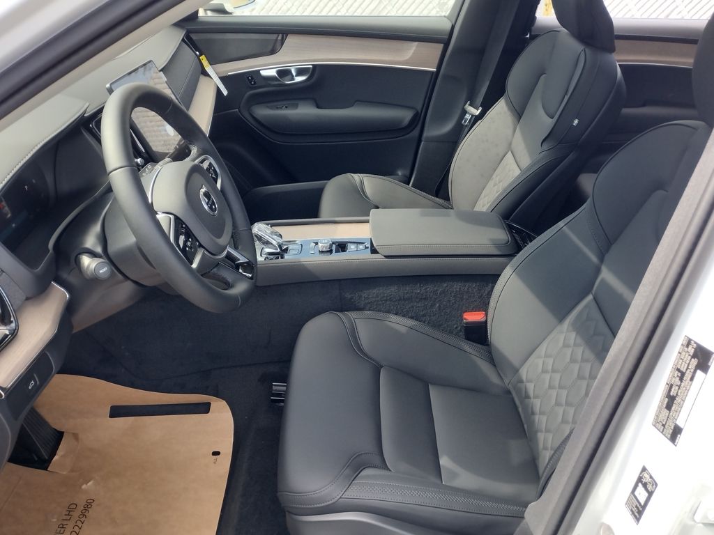 2026 VOLVO XC90 - Image 13