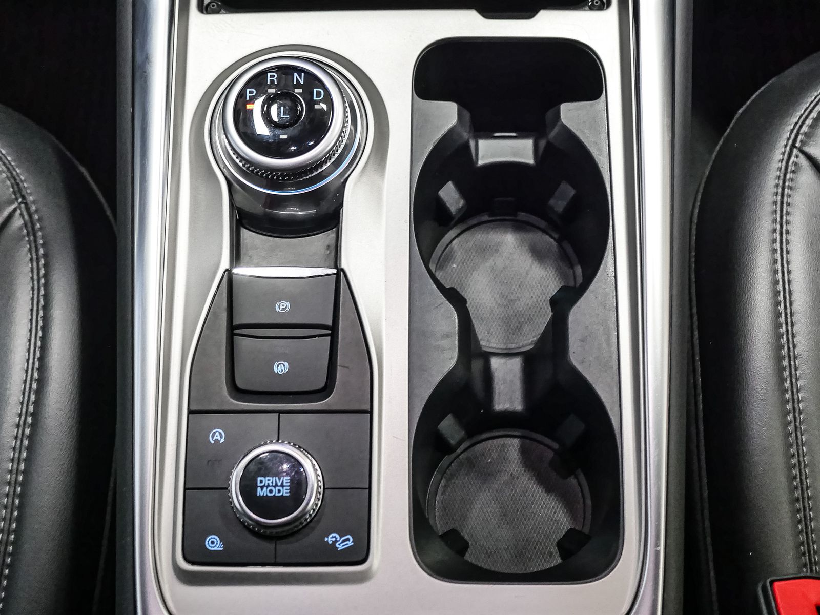 2023 Ford Explorer XLT photo 26