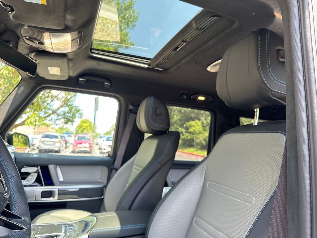 2025 Mercedes Benz G photo 15