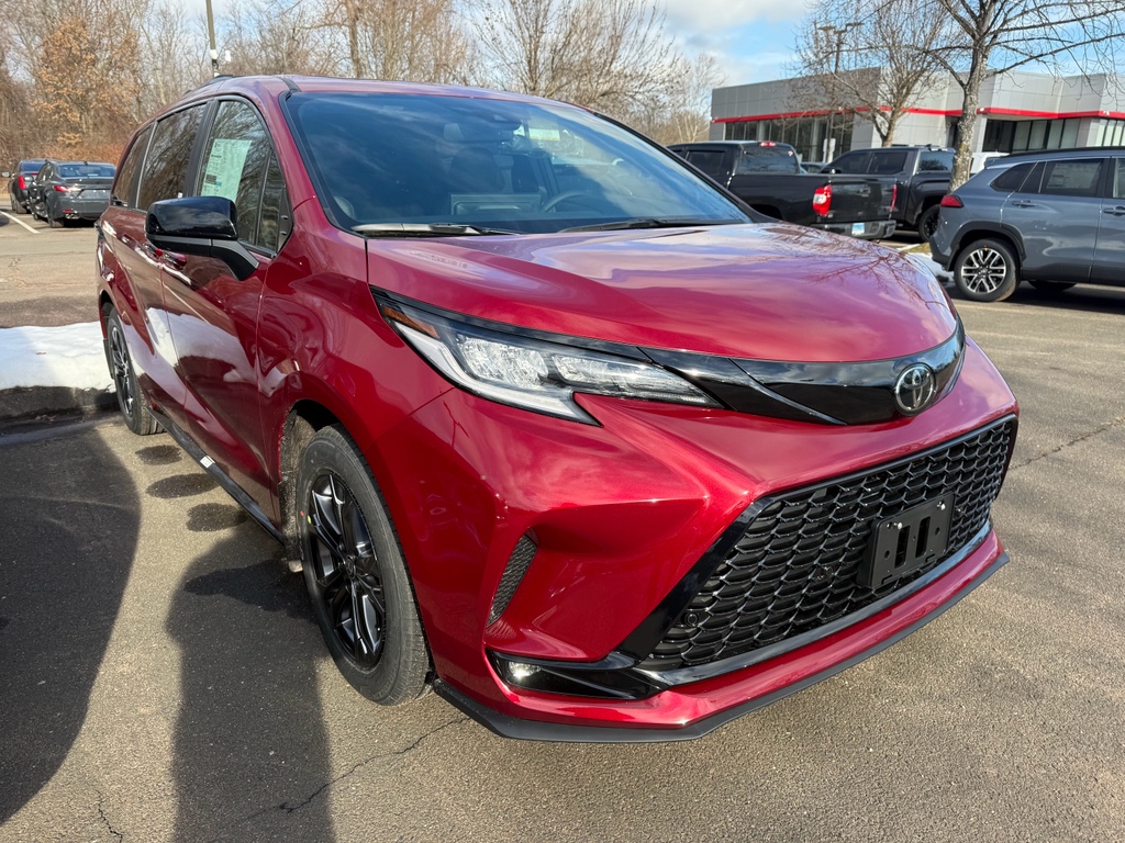 2026 Toyota Sienna XSE's photo