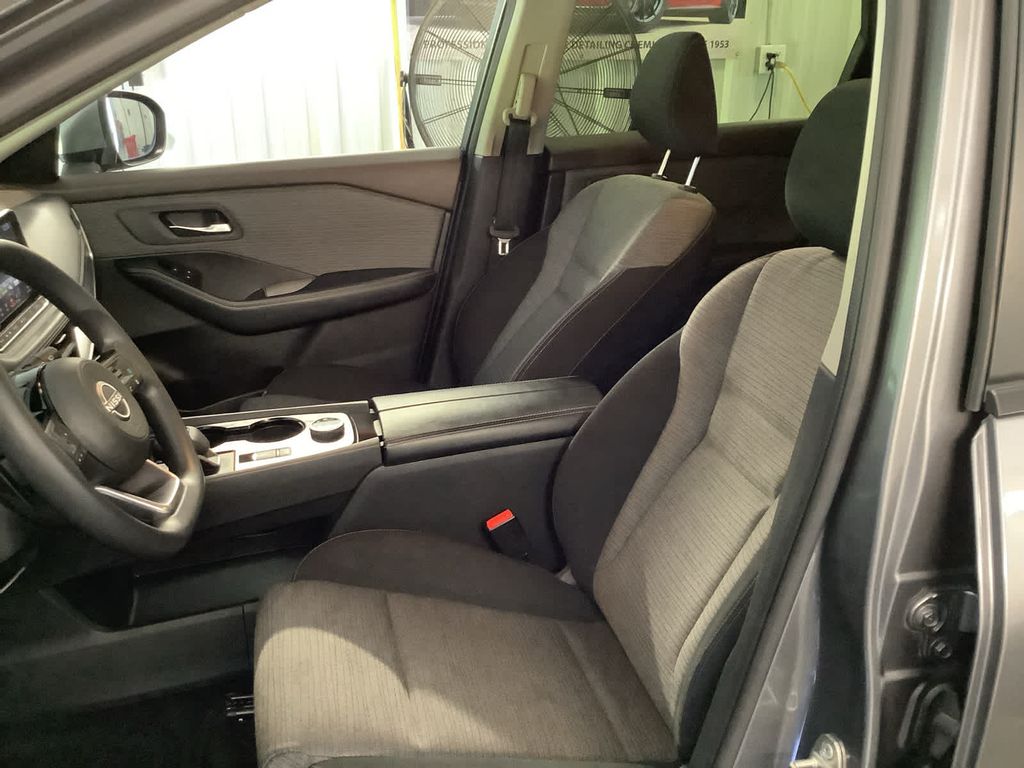 2023 Nissan Rogue SV photo 25