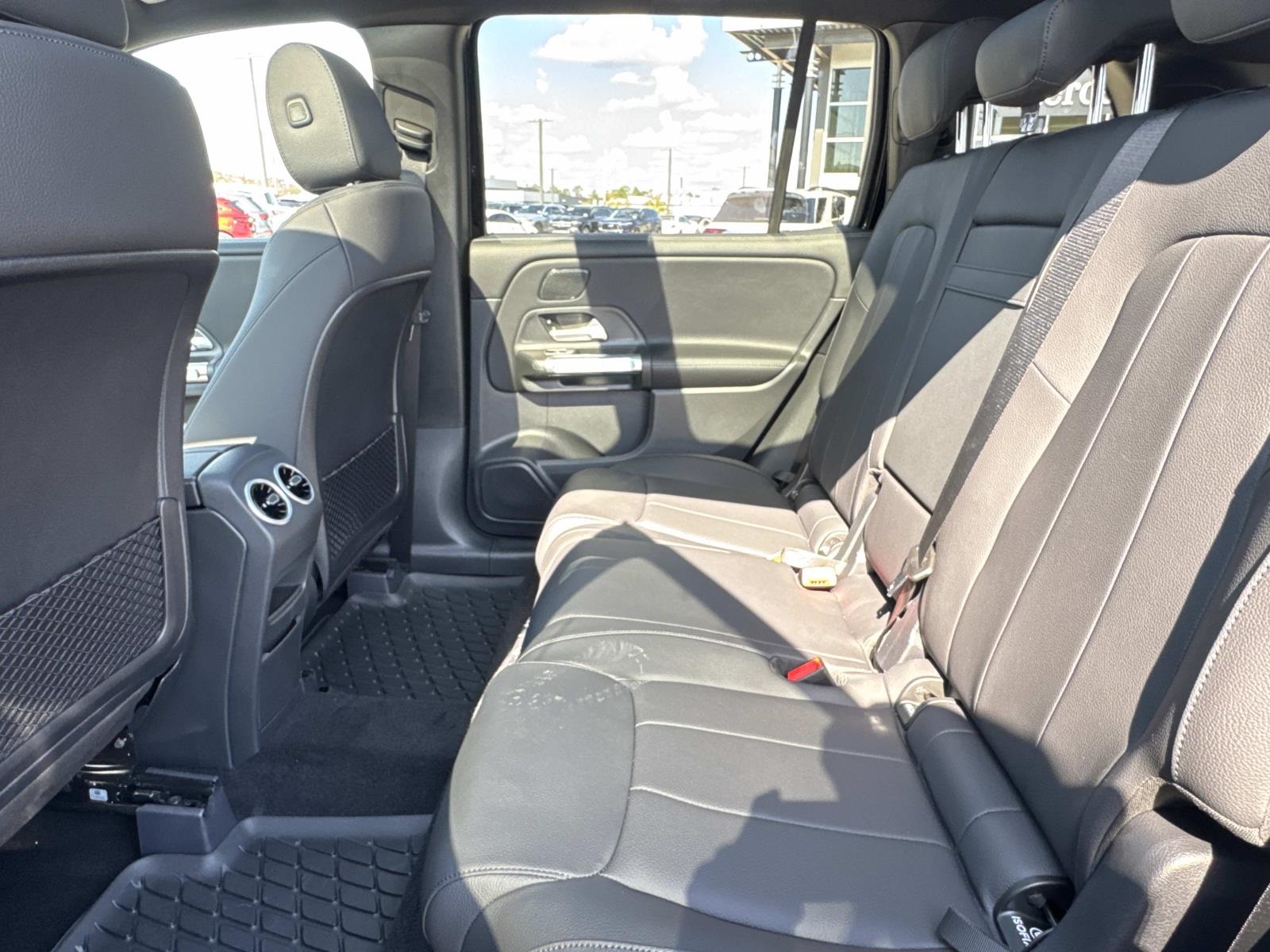 2026 Mercedes Benz GLB 250 photo 4