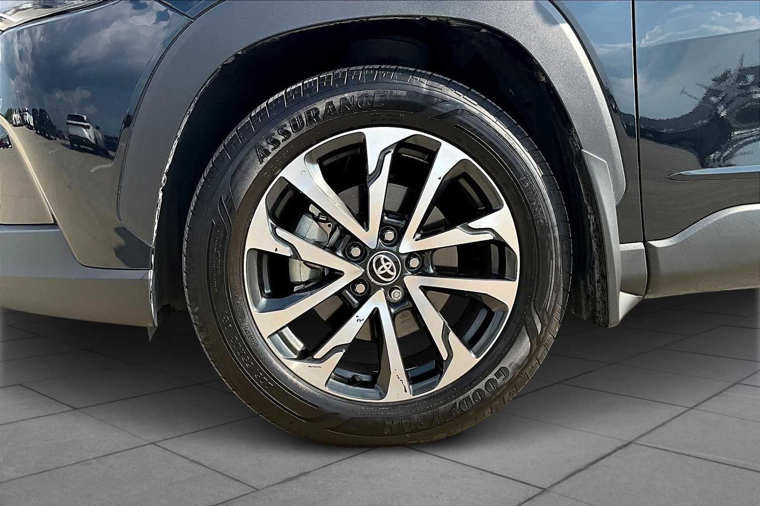 2024 Toyota Corolla Cross XLE photo 10