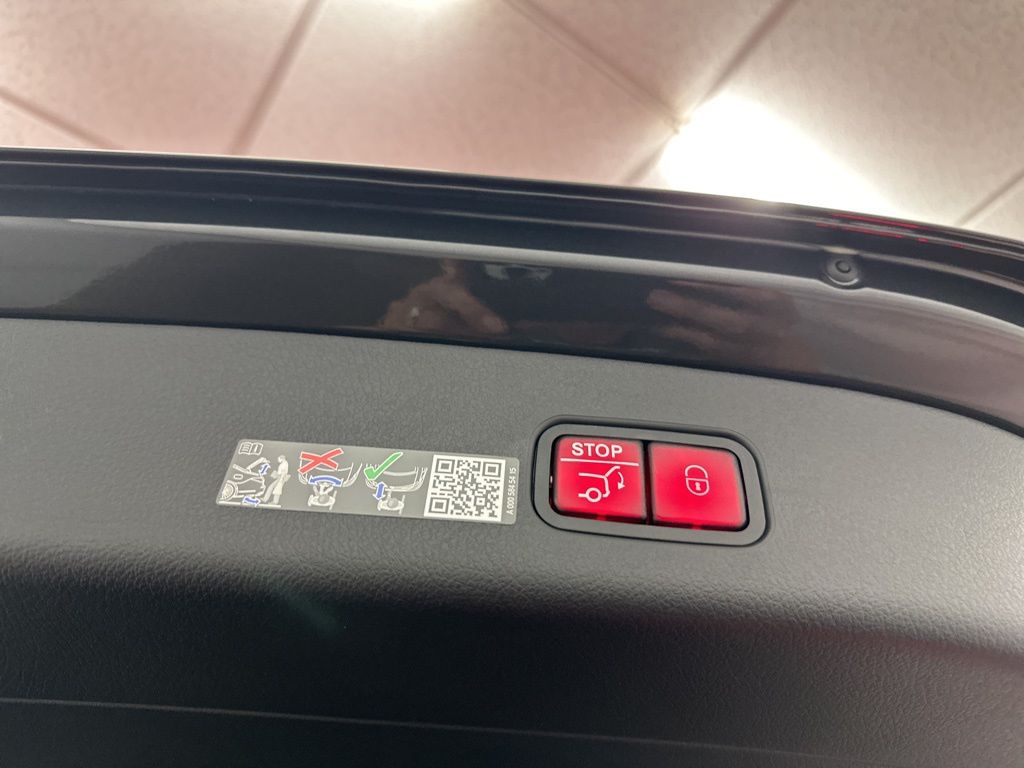 2025 Mercedes Benz GLC 300 photo 21