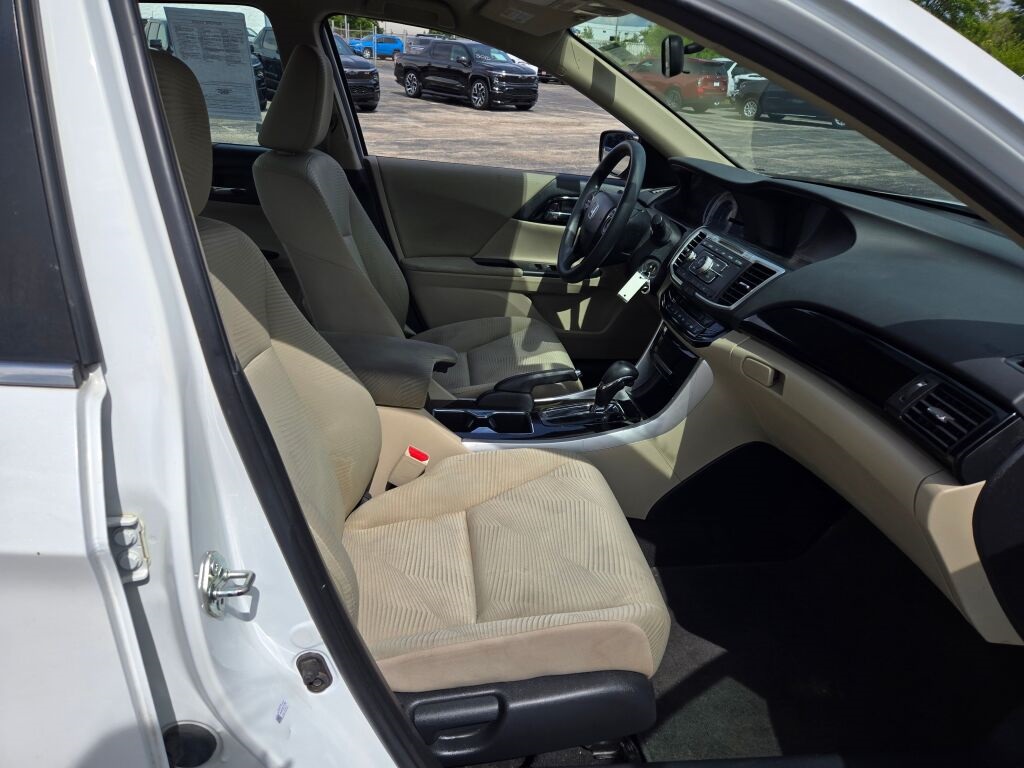 2017 Honda Accord LX photo 3