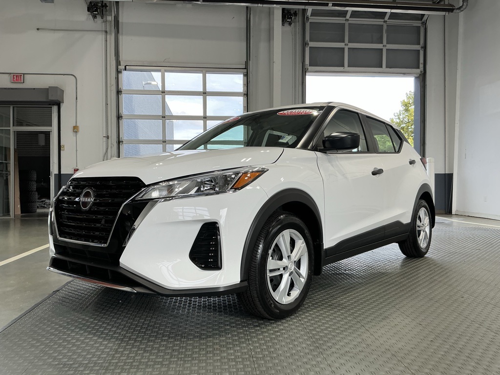 2024 Nissan Kicks S photo 2