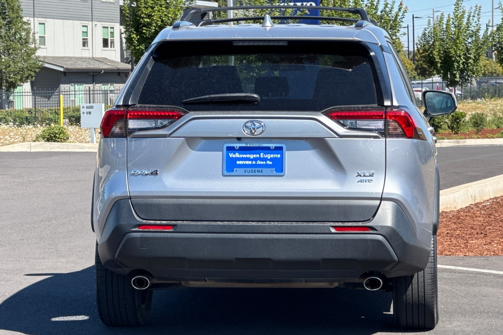 2021 Toyota RAV4 XLE Premium photo 4