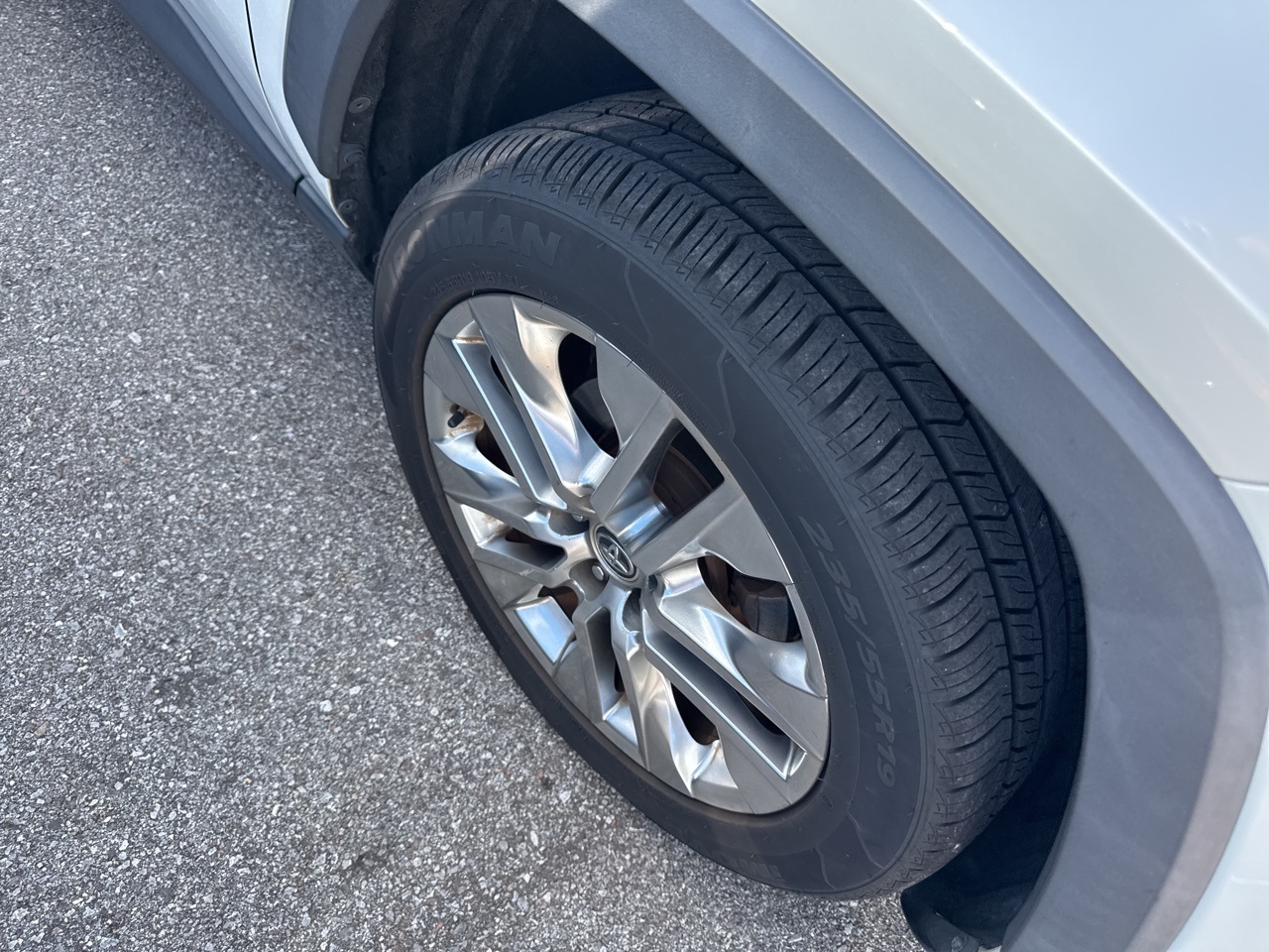 2019 Toyota RAV4 Limited photo 3