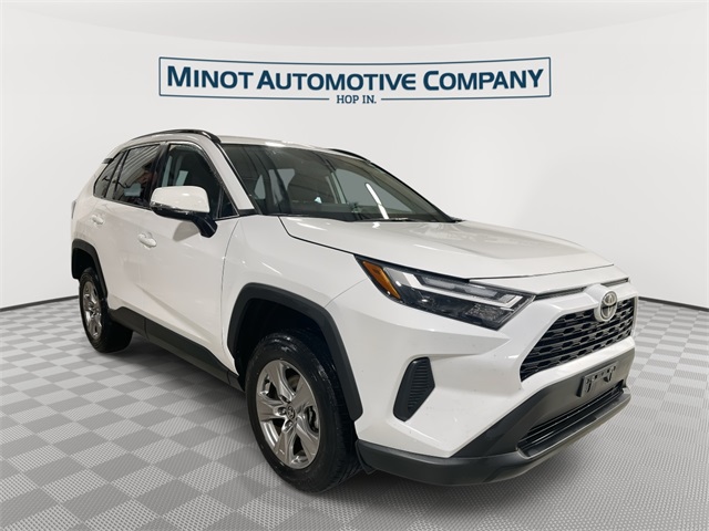 2024 Toyota RAV4 XLE's photo