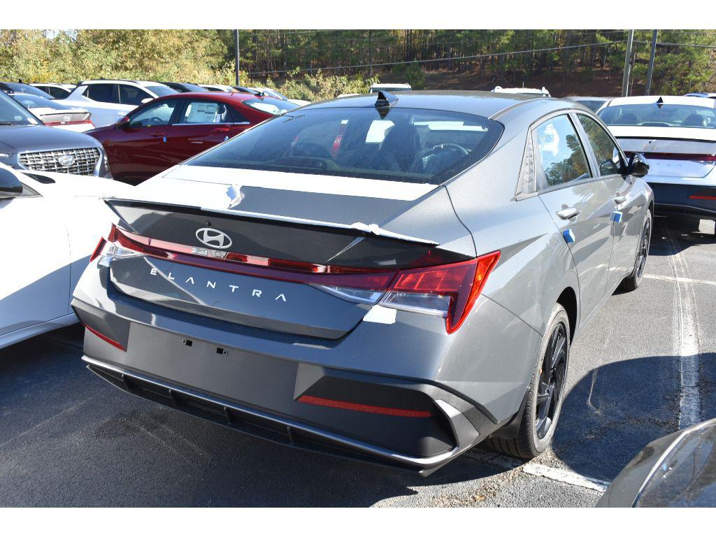 2026 Hyundai Elantra SEL Sport photo 3