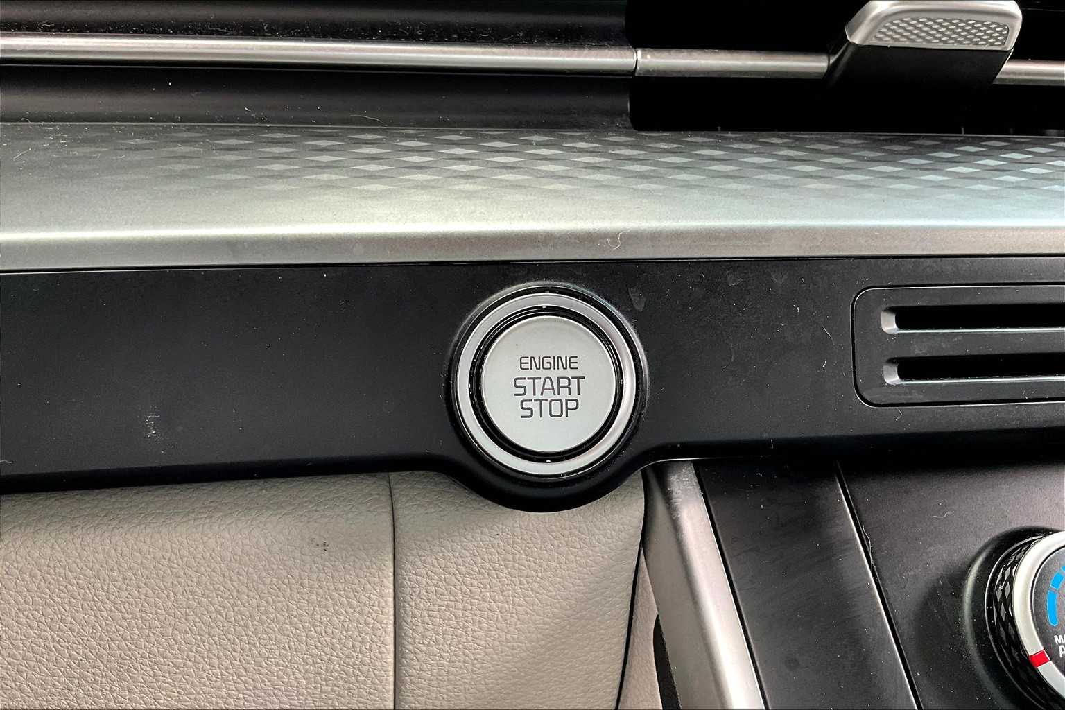 2023 Kia Carnival LX photo 27
