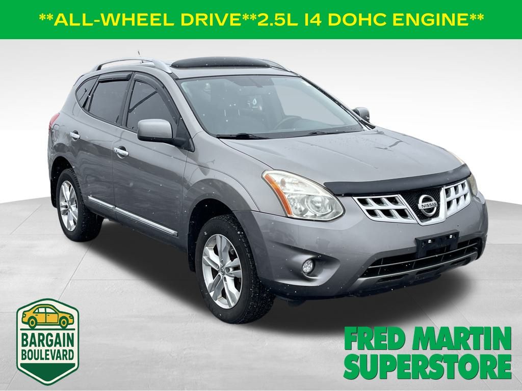 2013 Nissan Rogue SV's photo