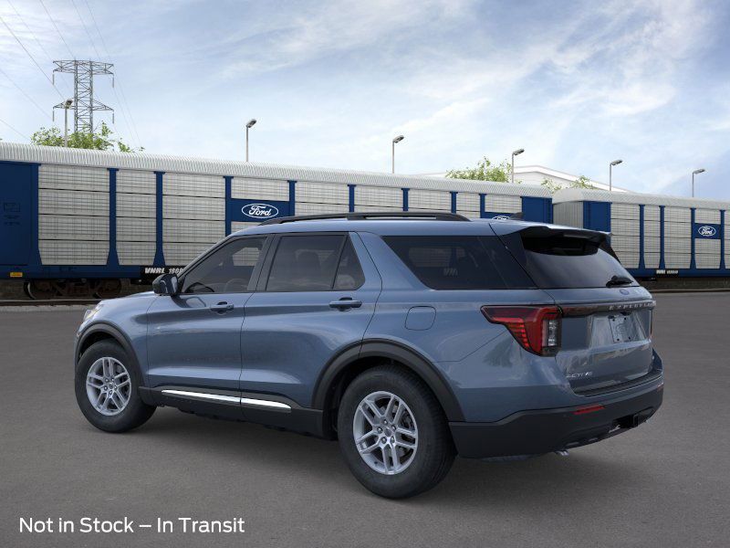 2025 Ford Explorer photo 3