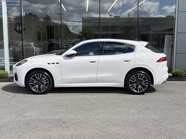 2025 Maserati Grecale photo 3