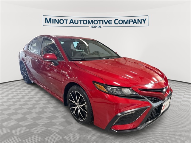 2024 Toyota Camry SE's photo