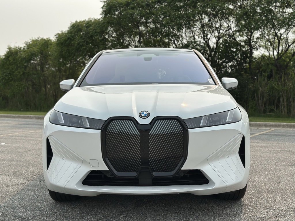 New 2026 Mineral White Metallic BMW xDrive45 image 2
