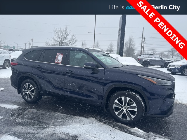 2022 Toyota Highlander XLE's photo