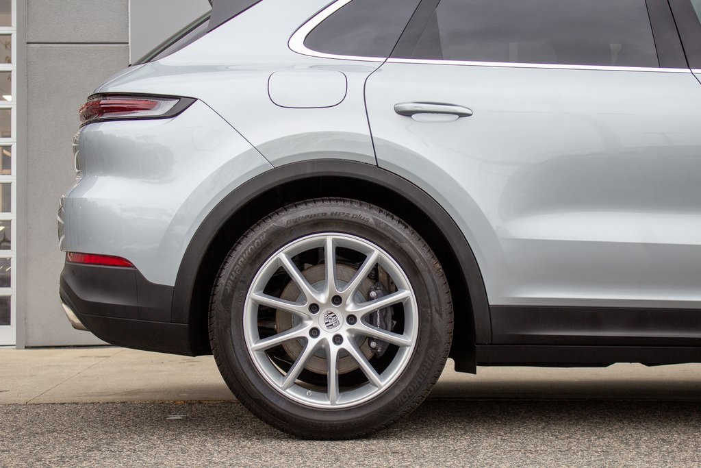 2024 Porsche Cayenne Base photo 6