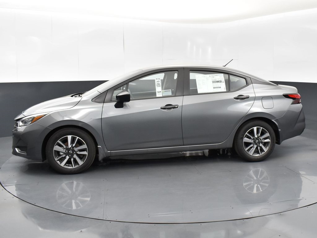 2025 Nissan Versa 1.6 S photo 3