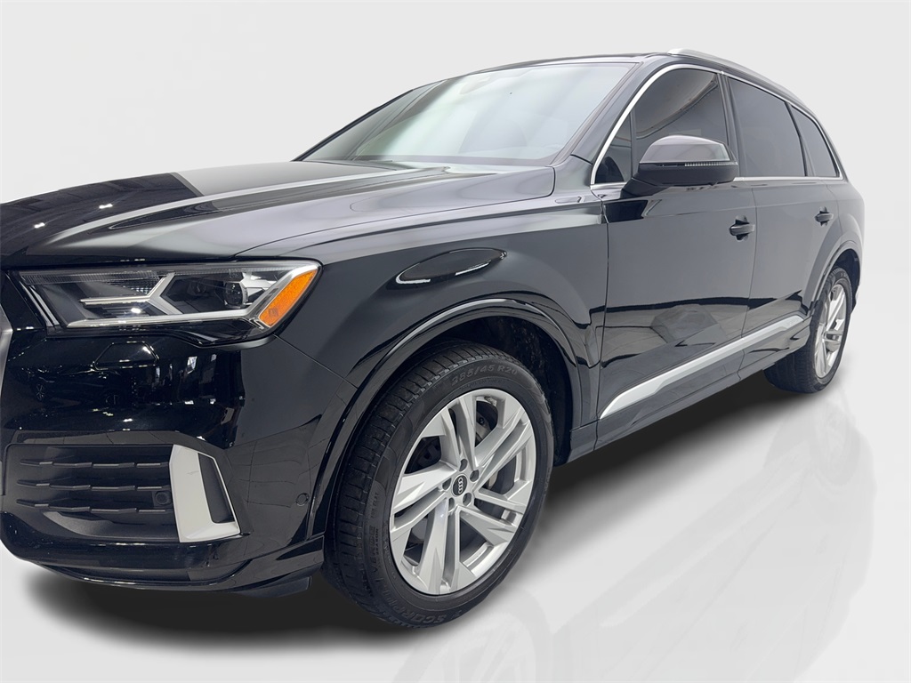 2022 Audi Q7 45 Premium photo 3