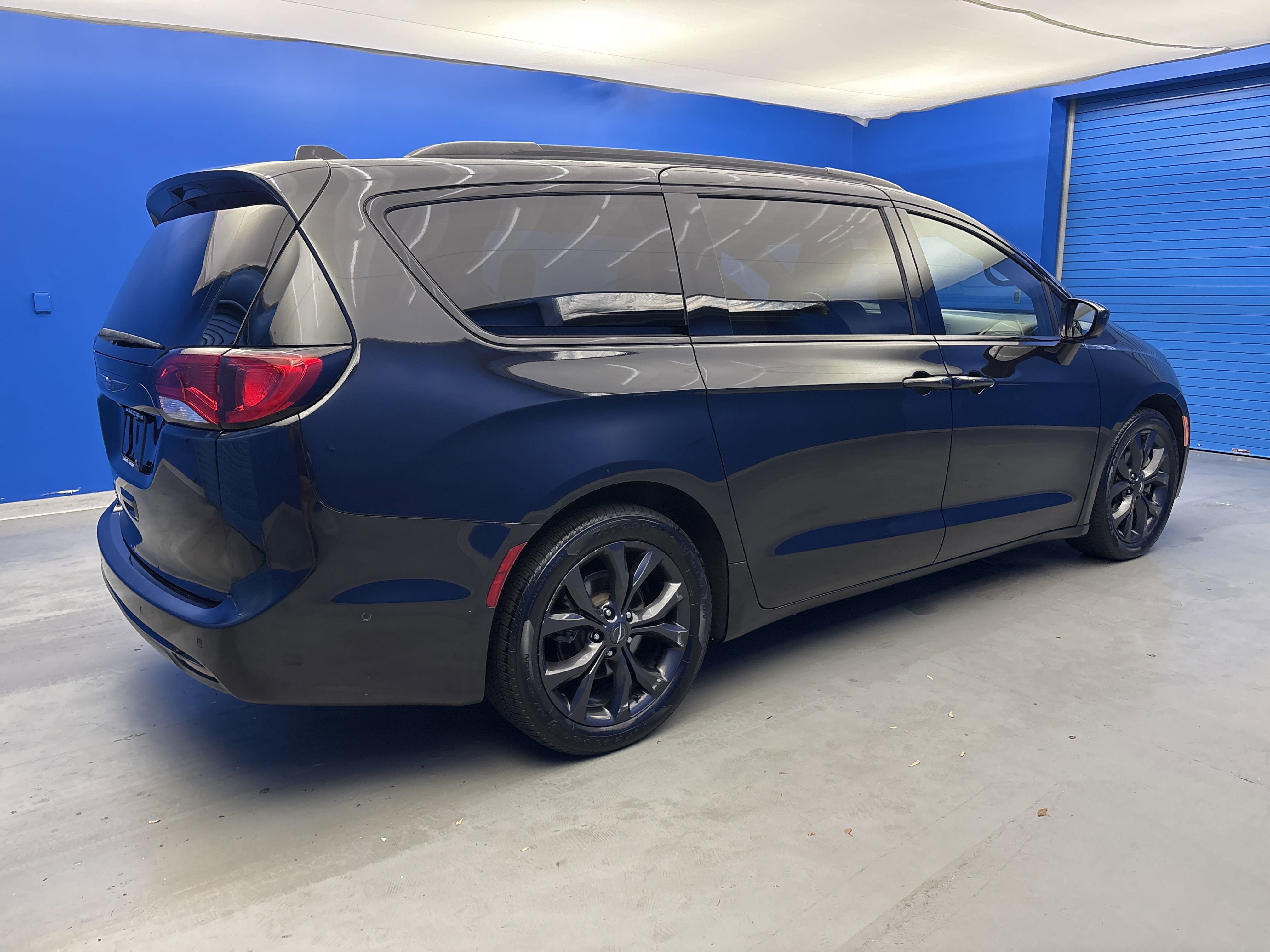2020 Chrysler Pacifica Touring Plus photo 7