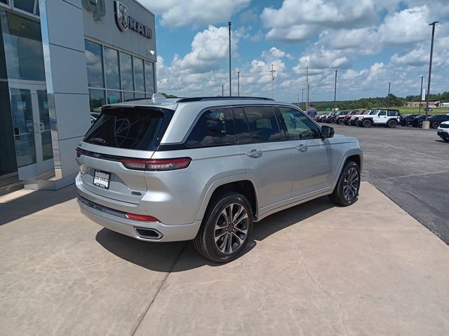 2022 Jeep Grand Cherokee Overland photo 4