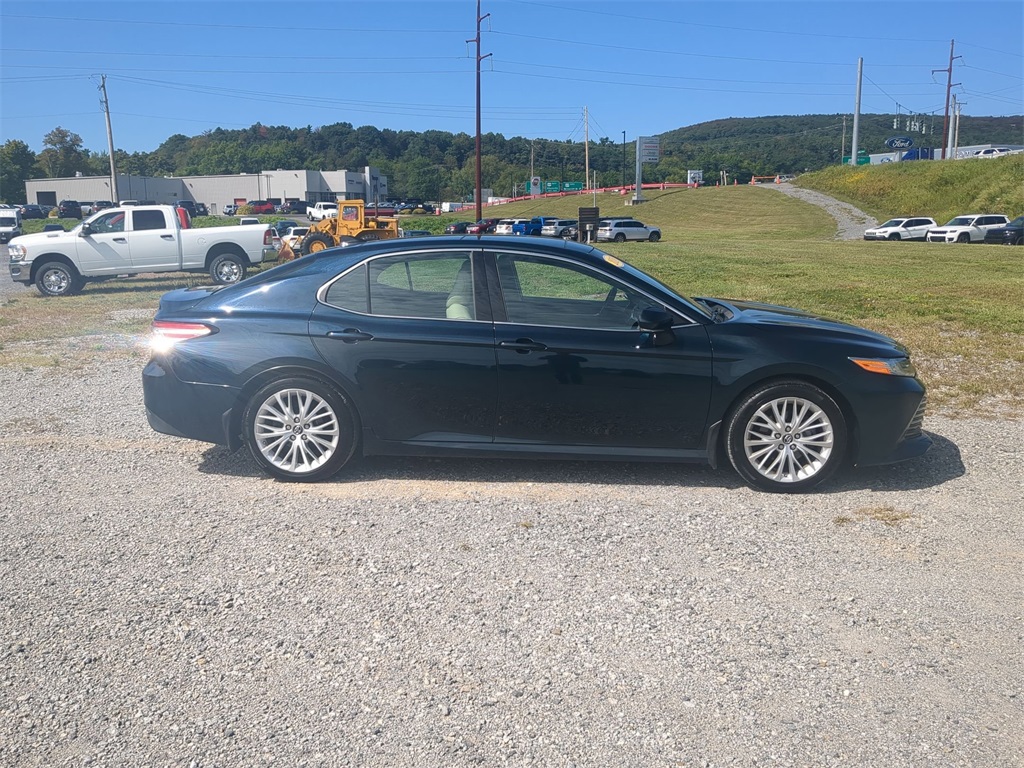 2018 Toyota Camry XLE photo 2
