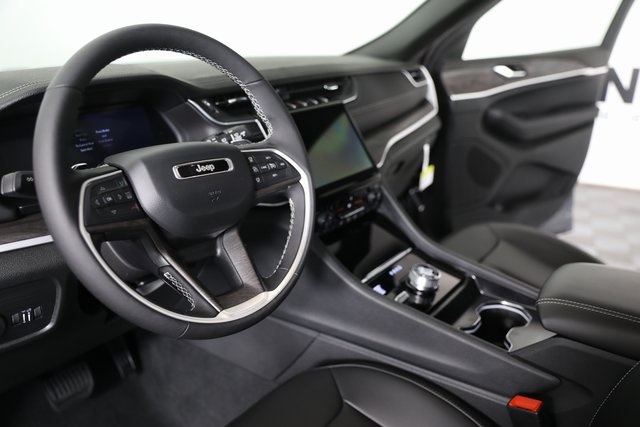 2025 Jeep Grand Cherokee Limited photo 10
