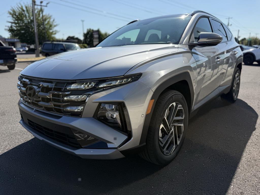 2025 Hyundai Tucson Hybrid Limited photo 2