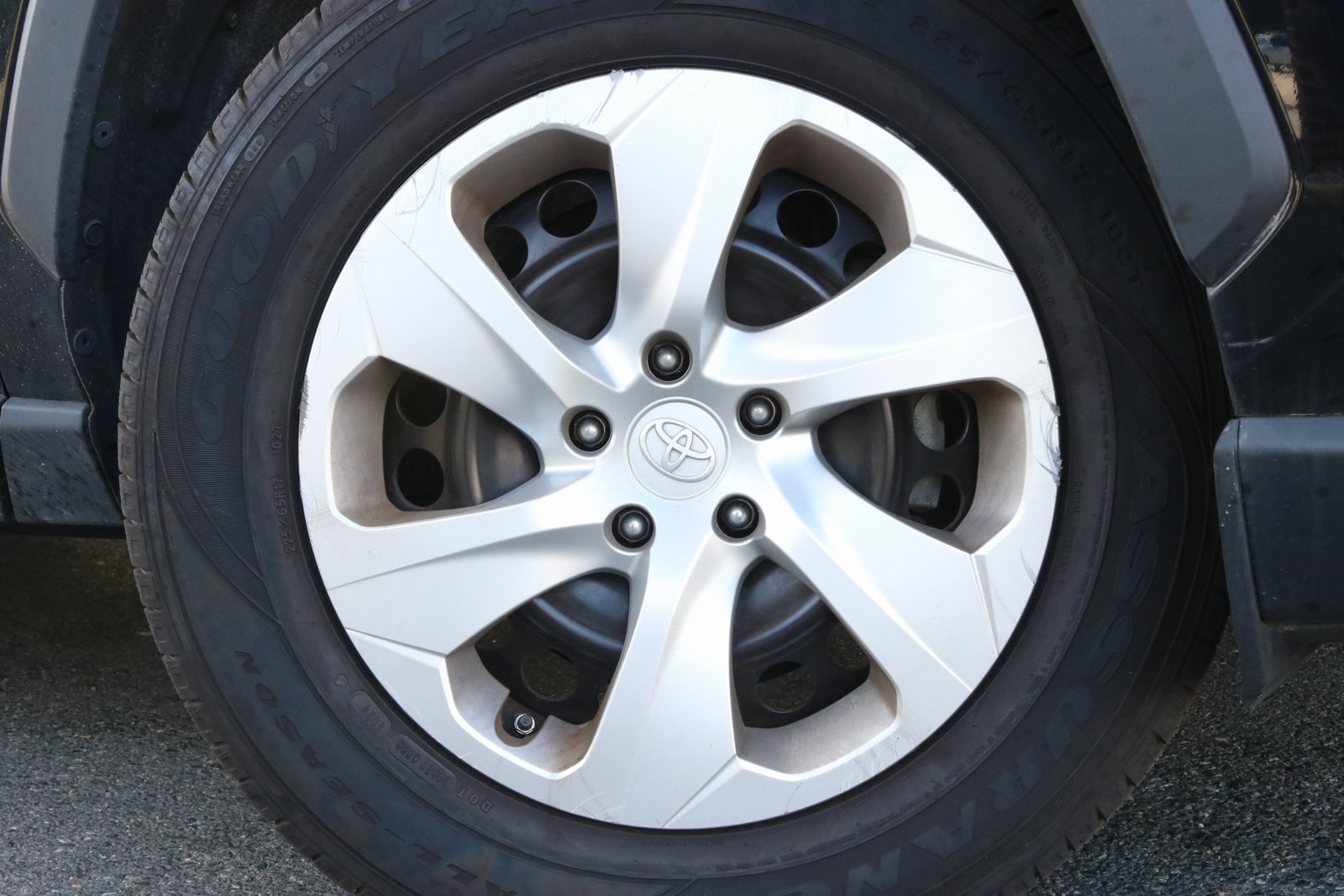 2021 Toyota RAV4 LE photo 24