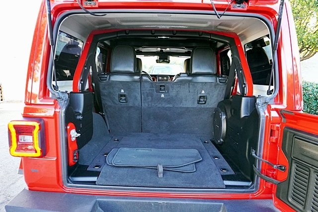 Certified Used 2022 Red Jeep Unlimited Rubicon 392 image 17