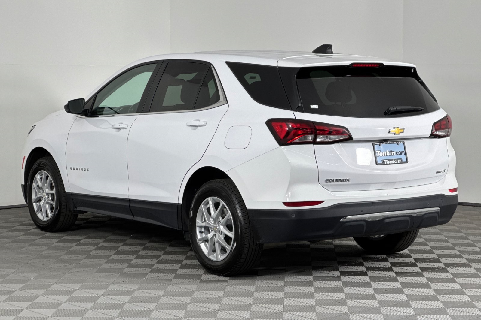 2024 Chevrolet Equinox LT photo 3
