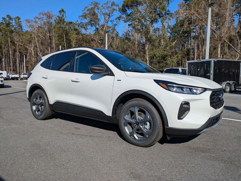 2025 Ford Escape ST-Line photo 2