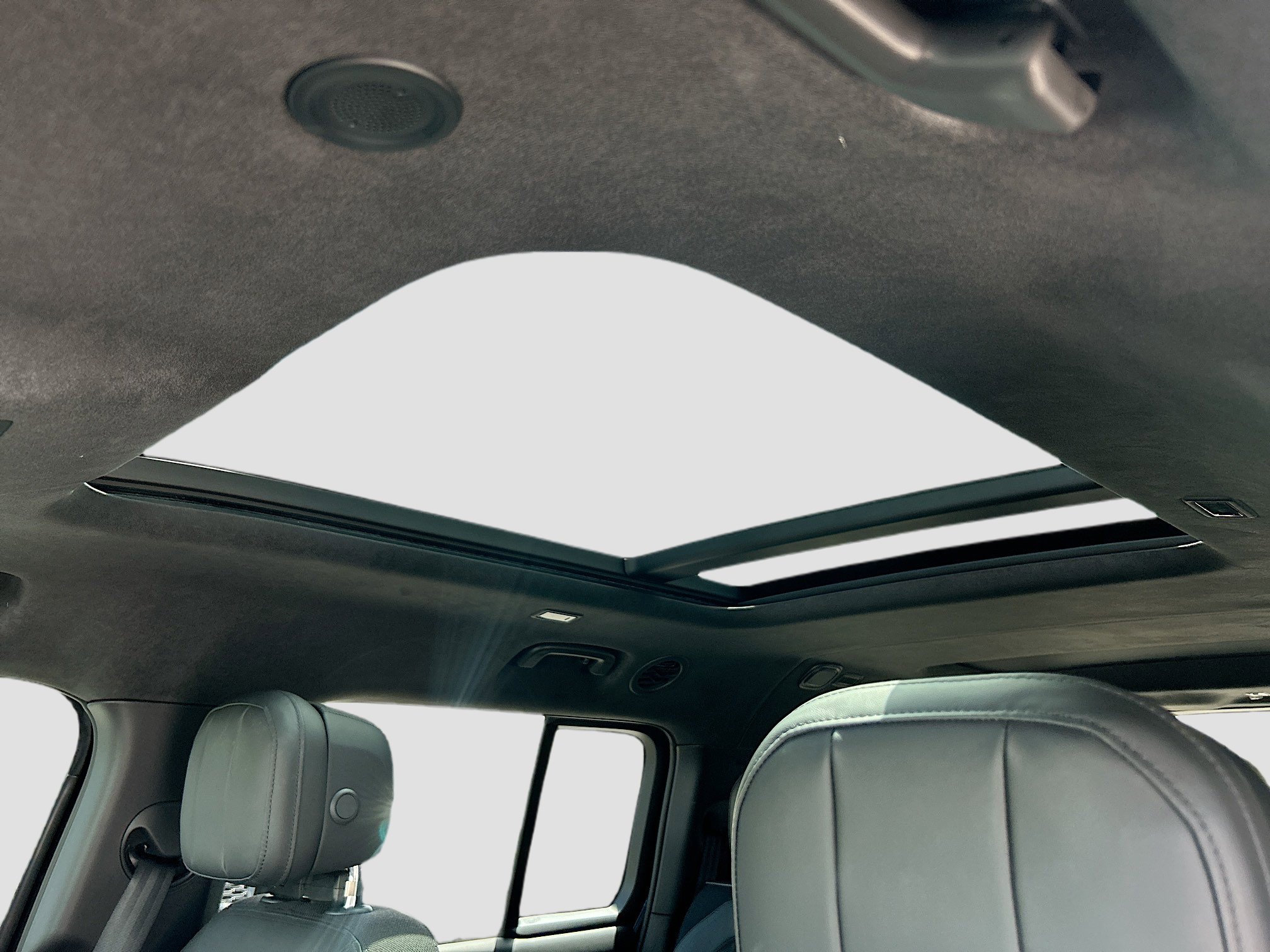 2025 Land Rover Defender 130 X photo 16
