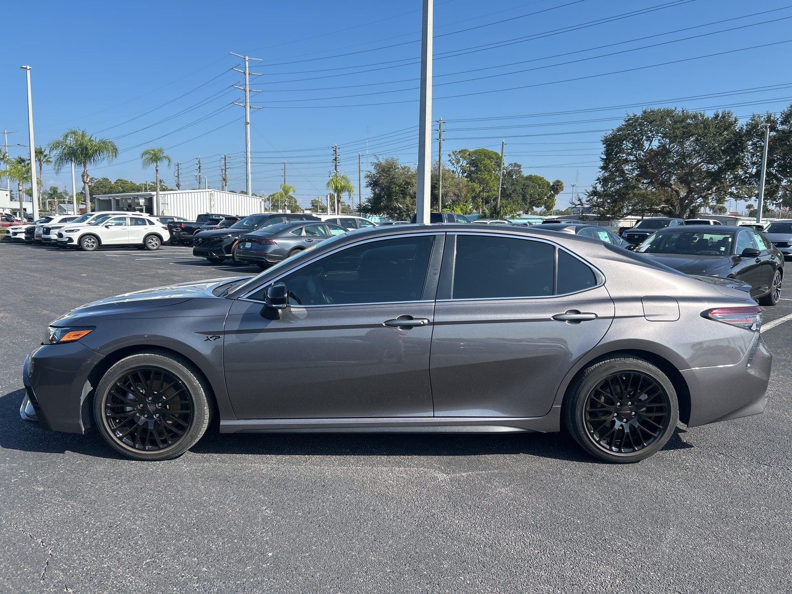 2023 Toyota Camry SE photo 4