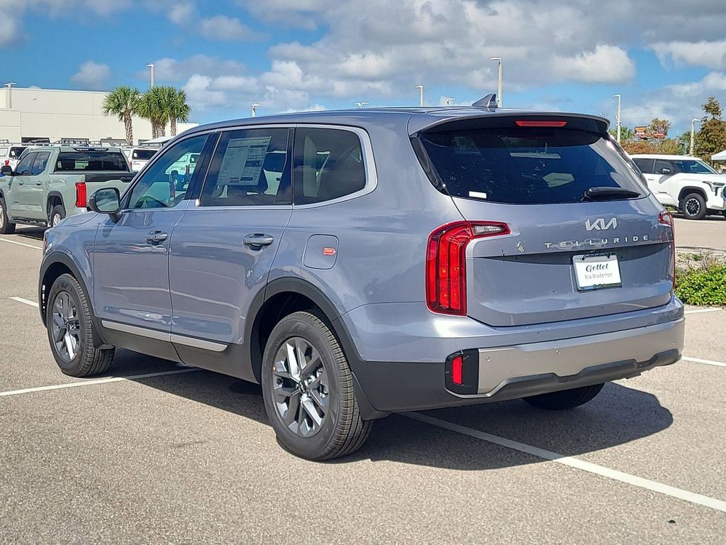 2025 Kia Telluride LX photo 4