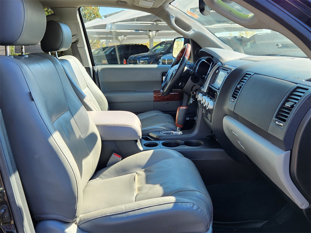 2018 Toyota Sequoia Platinum photo 16