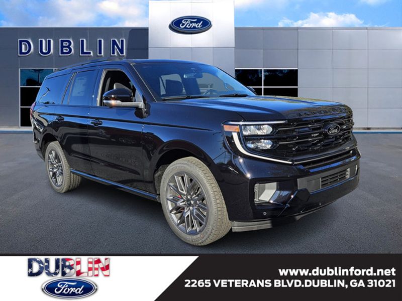 2025 Ford Expedition Platinum's photo