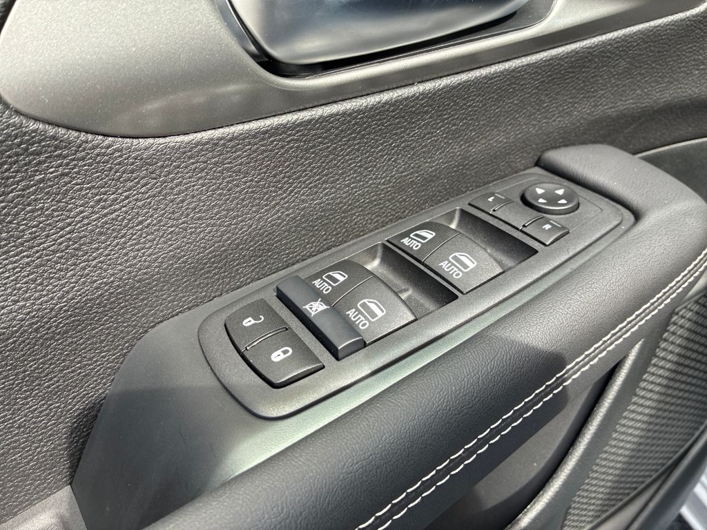 2026 Chrysler Pacifica photo 10