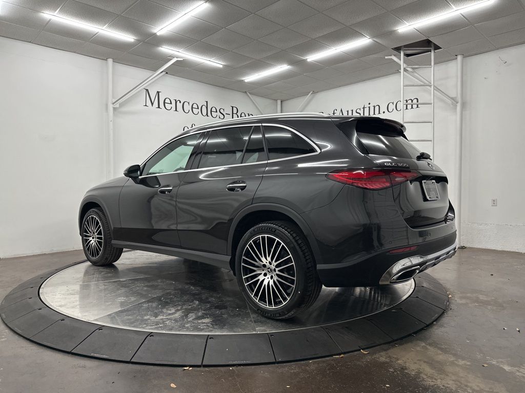 2025 Mercedes Benz GLC 300 photo 2