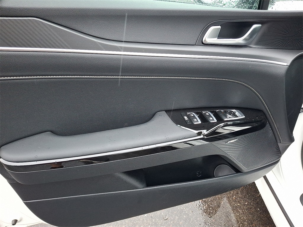 2025 Kia K5 GT-Line photo 9