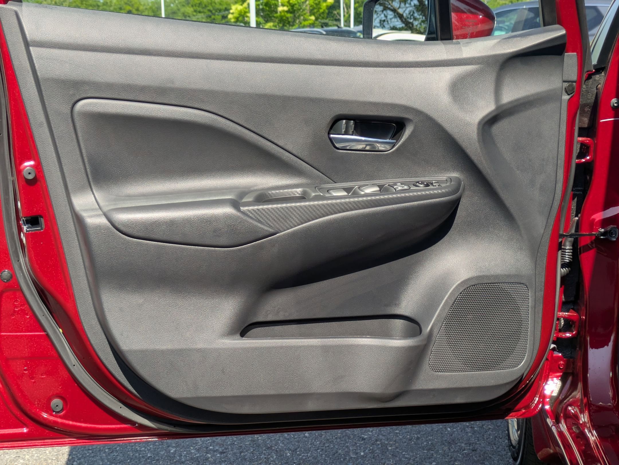 2025 Nissan Versa SV photo 11