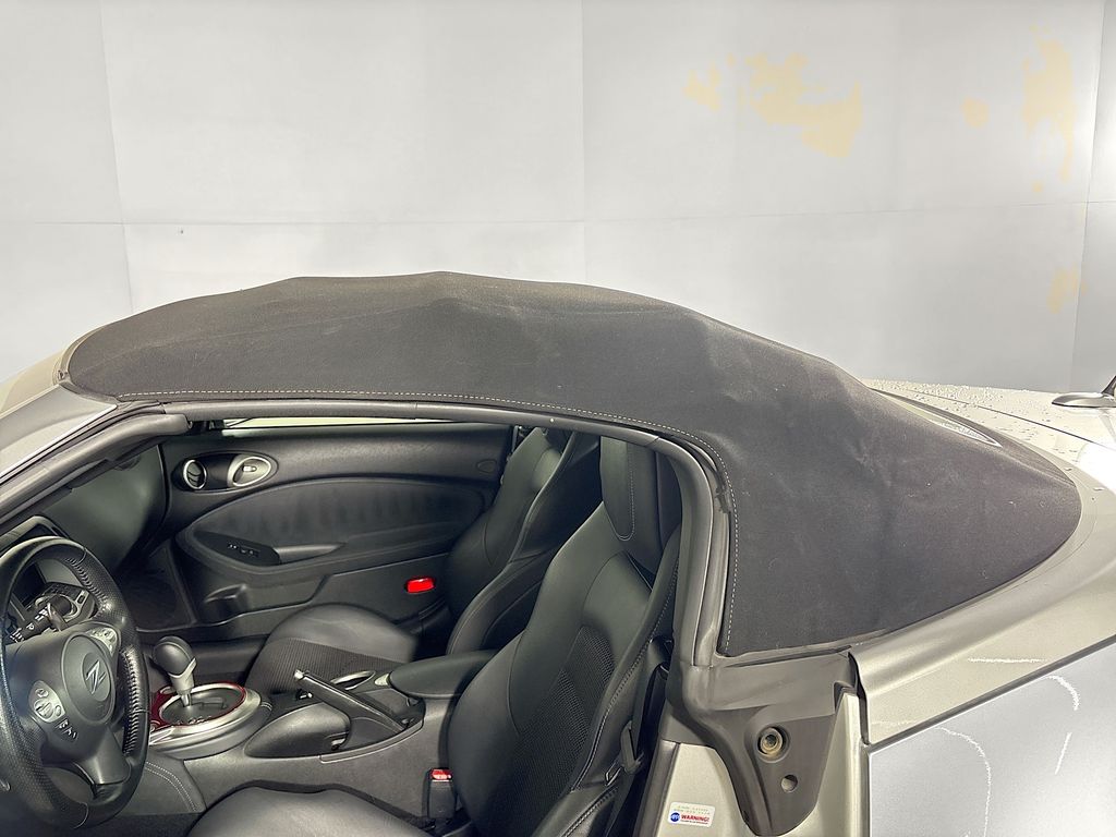 2011 Nissan 370Z Touring photo 17