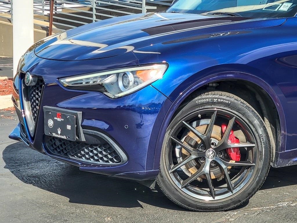 2021 Alfa Romeo Stelvio Ti photo 2