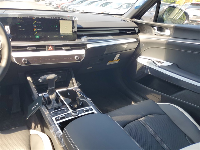 2025 Kia K5 GT-Line photo 8