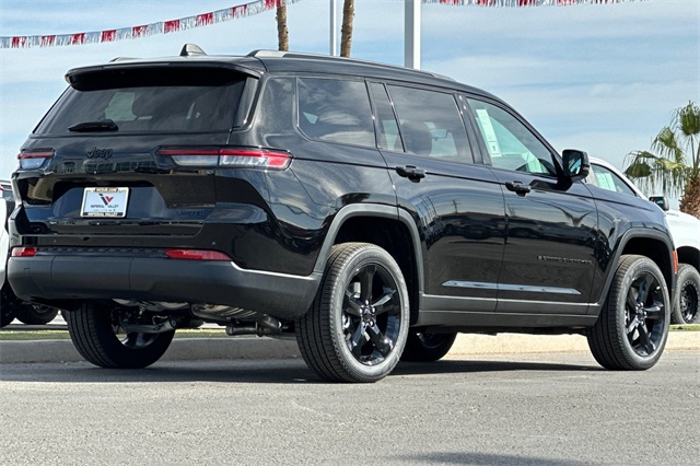 2025 Jeep Grand Cherokee Limited photo 3