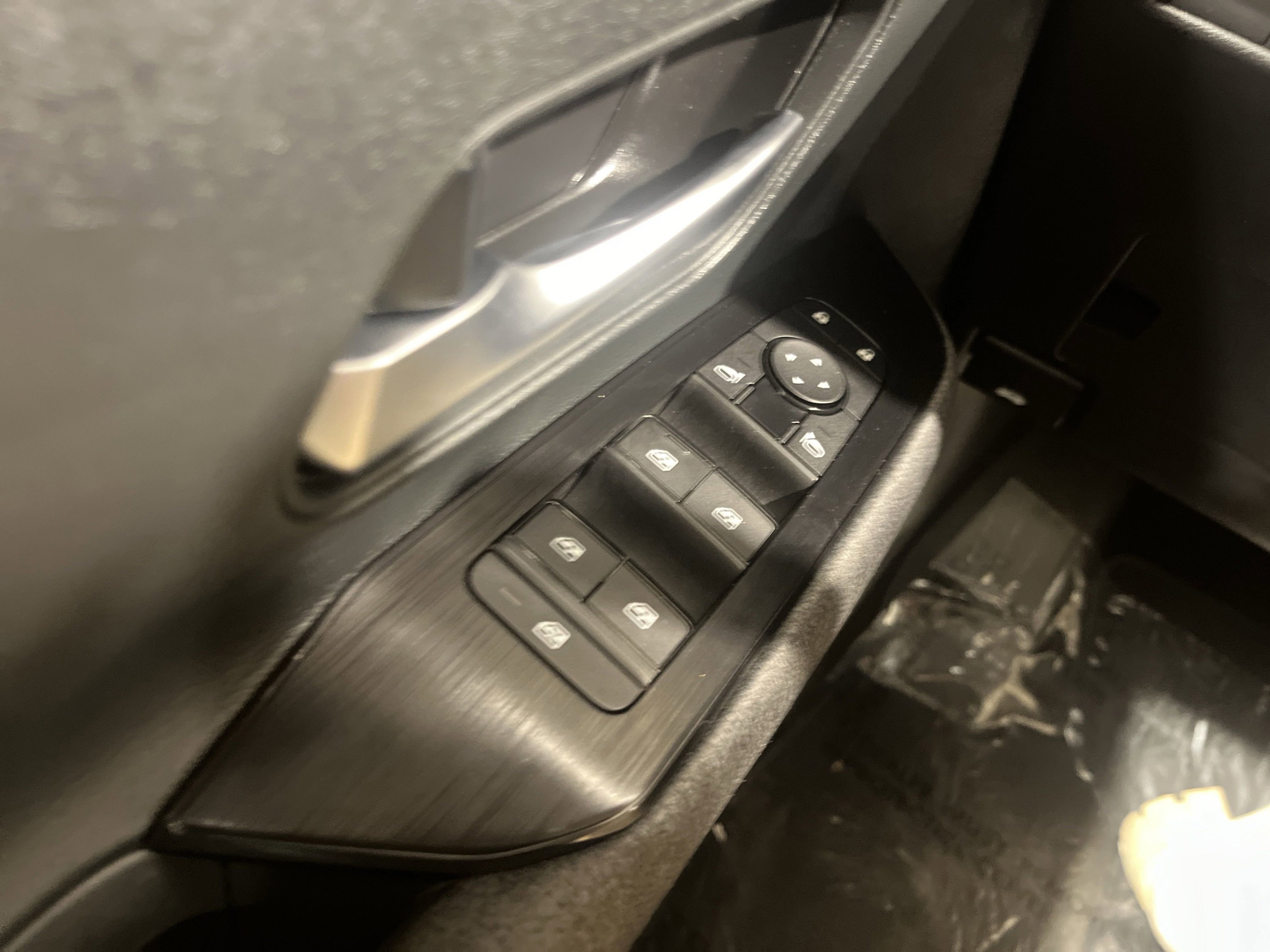 2025 Nissan Kicks SV photo 17